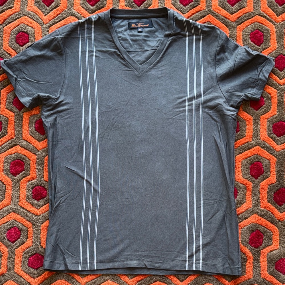 MAKE OFFER Ben Sherman Gray V-Neck Tee with White Stripes Shirt Men's Medium